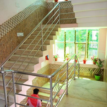 Mor Hotel Beach Heaven-স্বর্গদ্বার গোল্ডেন বিচ এবং মন্দিরের কাছে হোটেল বিচ হেভেন- Near Golden Beach & Temple Best Selling & Best Choice Of Travellers Puri Kültér fotó